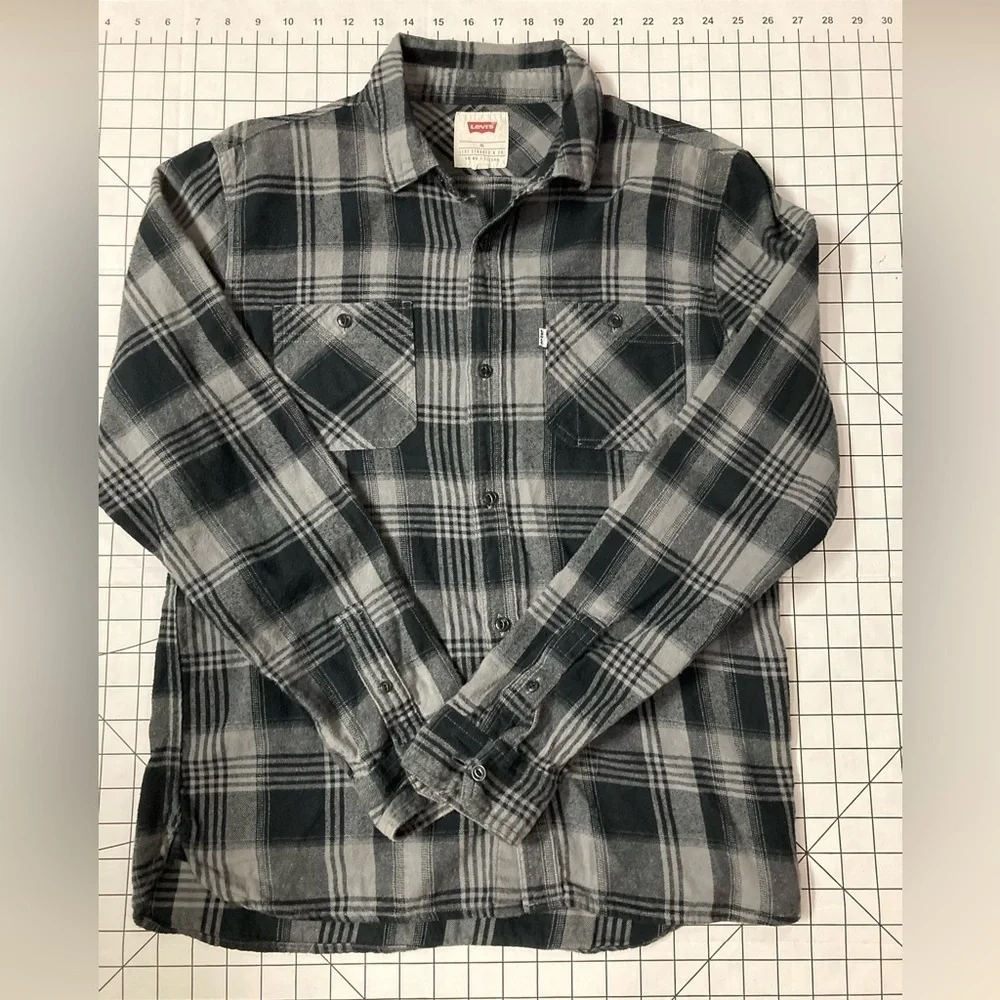 🌟 2/$22 🌟‎ Levi’s Boy’s  XL Black/Gray Flannel Button Down Shirt